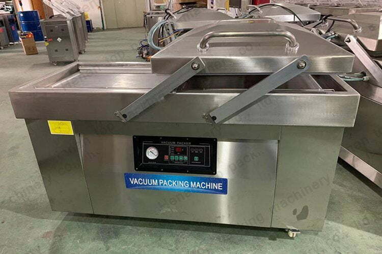 Vacuum packing machine with double chamber