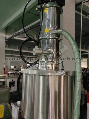 Vacuum elevator for powder