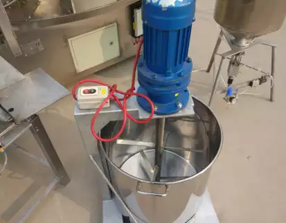 Máquina mezcladora de harina y aceite.