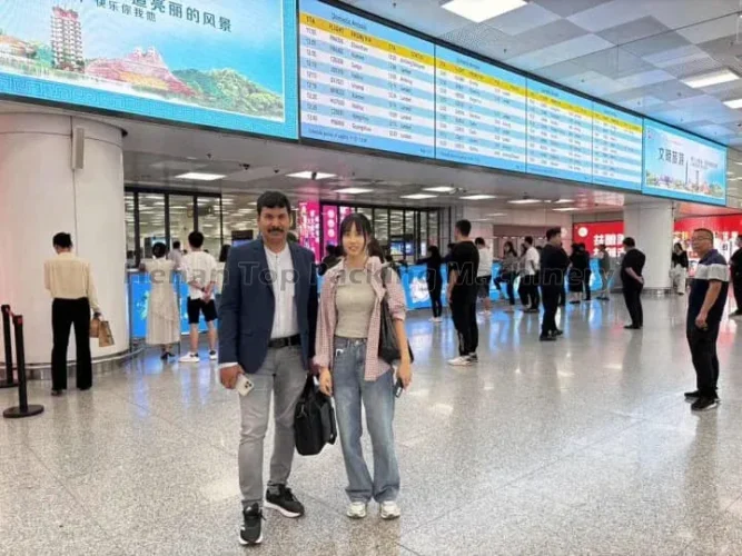 Pegue o cliente do Catar no aeroporto