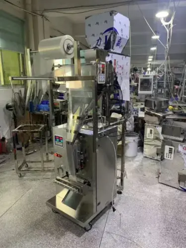 Small pouch packaging machine