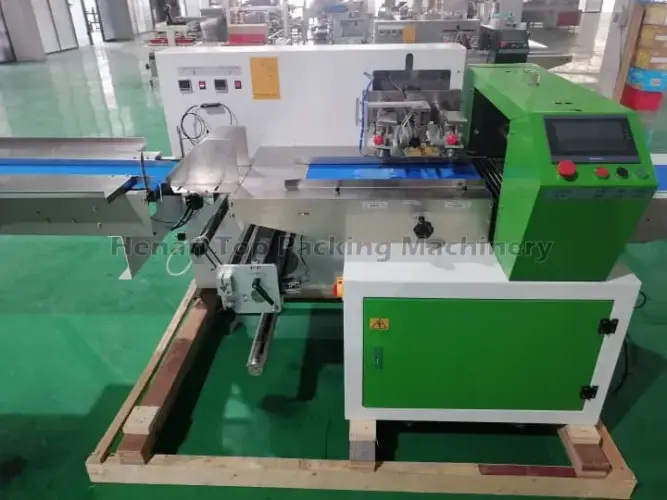 Flow wrapping machine