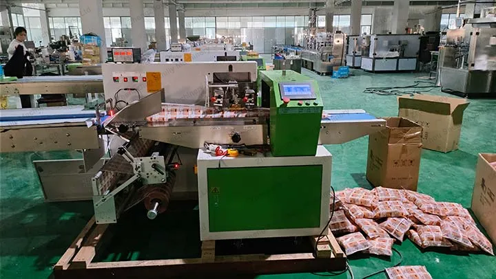 Gıda sektöründe kullanılan yatay paketleme makinesi