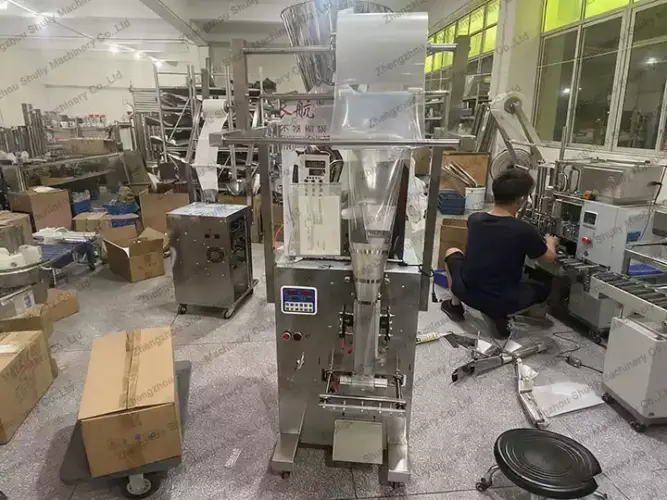 Small bag packaging machine