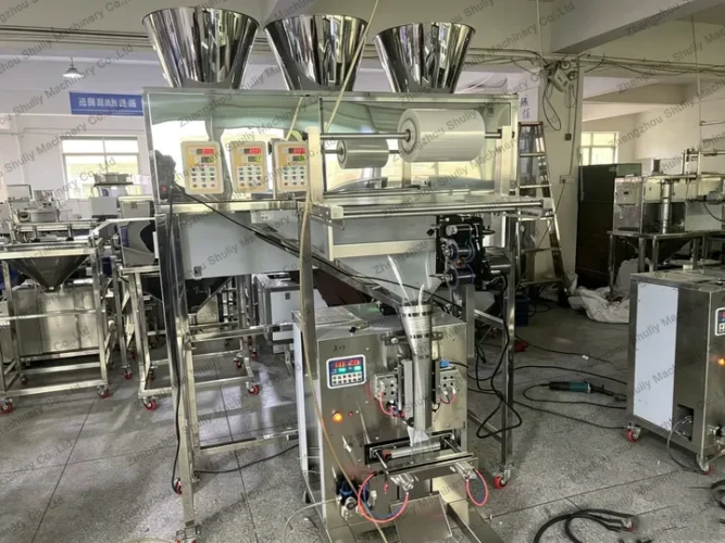 3-head weigher paired with a medium-sized pneumatic packaging machine